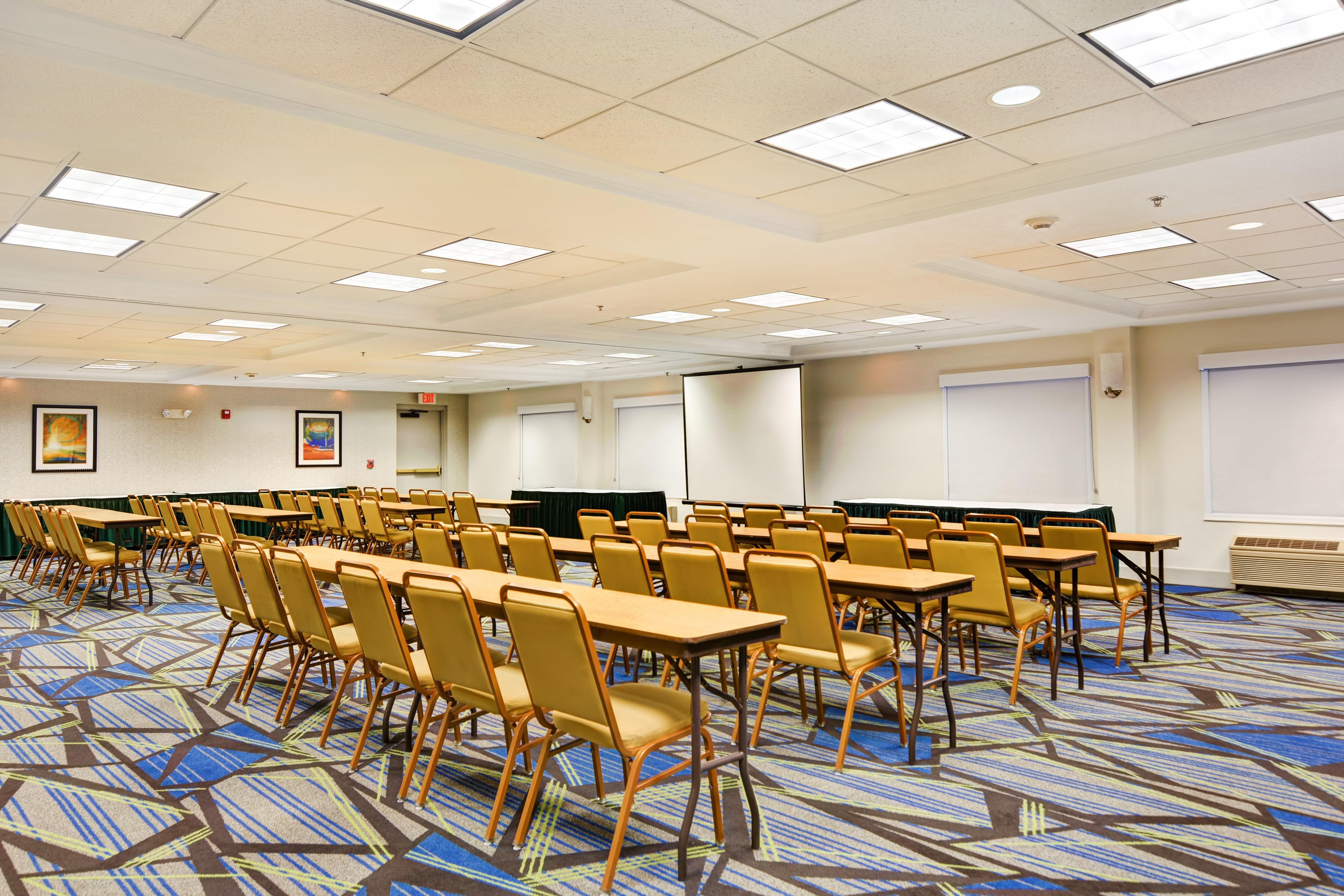Holiday Inn Express Hotel & Suites Milwaukee-New Berlin By Ihg Luaran gambar