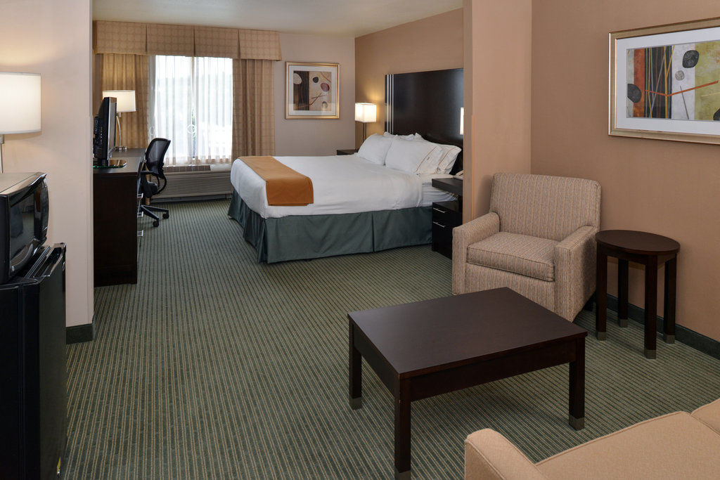 Holiday Inn Express Hotel & Suites Milwaukee-New Berlin By Ihg Luaran gambar